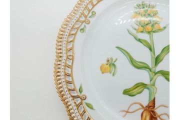 デンマーク　ROYAL COPENHAGEN(ロイヤルコペンハーゲン)　フローラダニカ　380　透かしの縁と金彩が美しいプレート(レース、フリル、金彩、花、フラワー、ディッシュ、大皿、透かし皿、洋食器、北欧)(R-079047)
