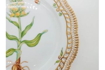 デンマーク　ROYAL COPENHAGEN(ロイヤルコペンハーゲン)　フローラダニカ　380　透かしの縁と金彩が美しいプレート(レース、フリル、金彩、花、フラワー、ディッシュ、大皿、透かし皿、洋食器、北欧)(R-079047)