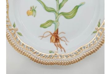 デンマーク　ROYAL COPENHAGEN(ロイヤルコペンハーゲン)　フローラダニカ　380　透かしの縁と金彩が美しいプレート(レース、フリル、金彩、花、フラワー、ディッシュ、大皿、透かし皿、洋食器、北欧)(R-079047)