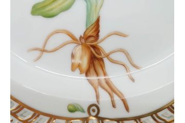 デンマーク　ROYAL COPENHAGEN(ロイヤルコペンハーゲン)　フローラダニカ　380　透かしの縁と金彩が美しいプレート(レース、フリル、金彩、花、フラワー、ディッシュ、大皿、透かし皿、洋食器、北欧)(R-079047)