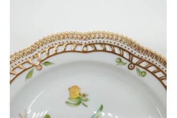 デンマーク　ROYAL COPENHAGEN(ロイヤルコペンハーゲン)　フローラダニカ　380　透かしの縁と金彩が美しいプレート(レース、フリル、金彩、花、フラワー、ディッシュ、大皿、透かし皿、洋食器、北欧)(R-079047)