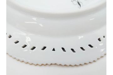 デンマーク　ROYAL COPENHAGEN(ロイヤルコペンハーゲン)　フローラダニカ　380　透かしの縁と金彩が美しいプレート(レース、フリル、金彩、花、フラワー、ディッシュ、大皿、透かし皿、洋食器、北欧)(R-079047)