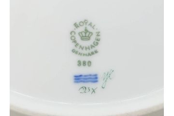 デンマーク　ROYAL COPENHAGEN(ロイヤルコペンハーゲン)　フローラダニカ　380　透かしの縁と金彩が美しいプレート(レース、フリル、金彩、花、フラワー、ディッシュ、大皿、透かし皿、洋食器、北欧)(R-079047)