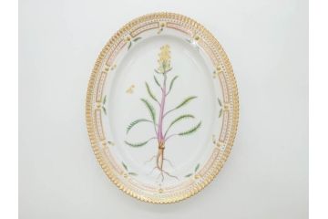 デンマーク　ROYAL COPENHAGEN(ロイヤルコペンハーゲン)　フローラダニカ　371　食卓が華やぐ優雅なオーバルプレート(金彩、フラワー、ディッシュ、中皿、洋食器、北欧)(R-079048)