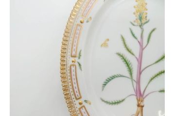 デンマーク　ROYAL COPENHAGEN(ロイヤルコペンハーゲン)　フローラダニカ　371　食卓が華やぐ優雅なオーバルプレート(金彩、フラワー、ディッシュ、中皿、洋食器、北欧)(R-079048)