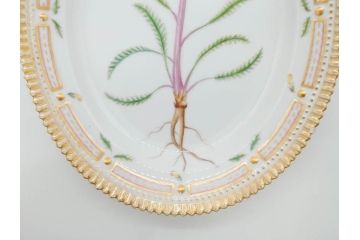 デンマーク　ROYAL COPENHAGEN(ロイヤルコペンハーゲン)　フローラダニカ　371　食卓が華やぐ優雅なオーバルプレート(金彩、フラワー、ディッシュ、中皿、洋食器、北欧)(R-079048)