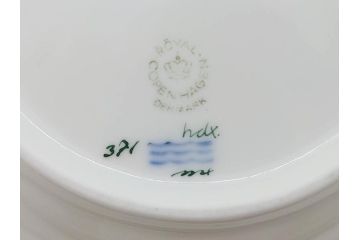 デンマーク　ROYAL COPENHAGEN(ロイヤルコペンハーゲン)　フローラダニカ　371　食卓が華やぐ優雅なオーバルプレート(金彩、フラワー、ディッシュ、中皿、洋食器、北欧)(R-079048)