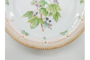 デンマーク　ROYAL COPENHAGEN(ロイヤルコペンハーゲン)　フローラダニカ　624　細部まで丁寧に色付された可愛らしいプレート(金彩、フラワー、ディッシュ、大皿、洋食器、北欧)(R-079049)