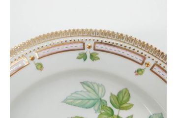 デンマーク　ROYAL COPENHAGEN(ロイヤルコペンハーゲン)　フローラダニカ　624　細部まで丁寧に色付された可愛らしいプレート(金彩、フラワー、ディッシュ、大皿、洋食器、北欧)(R-079049)