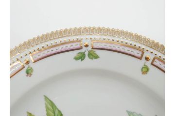 デンマーク　ROYAL COPENHAGEN(ロイヤルコペンハーゲン)　フローラダニカ　624　細部まで丁寧に色付された可愛らしいプレート(金彩、フラワー、ディッシュ、大皿、洋食器、北欧)(R-079049)