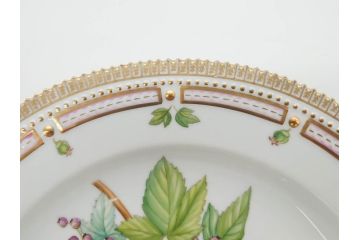 デンマーク　ROYAL COPENHAGEN(ロイヤルコペンハーゲン)　フローラダニカ　624　細部まで丁寧に色付された可愛らしいプレート(金彩、フラワー、ディッシュ、大皿、洋食器、北欧)(R-079049)