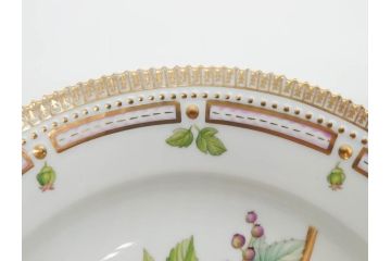 デンマーク　ROYAL COPENHAGEN(ロイヤルコペンハーゲン)　フローラダニカ　624　細部まで丁寧に色付された可愛らしいプレート(金彩、フラワー、ディッシュ、大皿、洋食器、北欧)(R-079049)