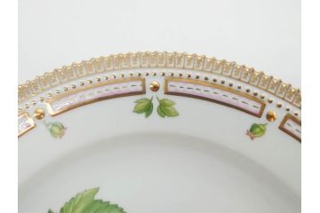 デンマーク　ROYAL COPENHAGEN(ロイヤルコペンハーゲン)　フローラダニカ　624　細部まで丁寧に色付された可愛らしいプレート(金彩、フラワー、ディッシュ、大皿、洋食器、北欧)(R-079049)