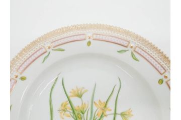 デンマーク　ROYAL COPENHAGEN(ロイヤルコペンハーゲン)　フローラダニカ　20/3549　食卓を鮮やかに彩るプレート(金彩、フラワー、ディッシュ、大皿、洋食器、北欧)(R-079050)