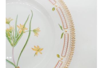 デンマーク　ROYAL COPENHAGEN(ロイヤルコペンハーゲン)　フローラダニカ　20/3549　食卓を鮮やかに彩るプレート(金彩、フラワー、ディッシュ、大皿、洋食器、北欧)(R-079050)