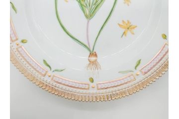 デンマーク　ROYAL COPENHAGEN(ロイヤルコペンハーゲン)　フローラダニカ　20/3549　食卓を鮮やかに彩るプレート(金彩、フラワー、ディッシュ、大皿、洋食器、北欧)(R-079050)