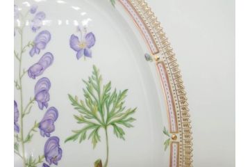 デンマーク　ROYAL COPENHAGEN(ロイヤルコペンハーゲン)　フローラダニカ　375　煌びやかさと淑やかさを兼ね備えた見事なオーバルプレート(金彩、フラワー、ディッシュ、大皿、洋食器、北欧)(R-079051)