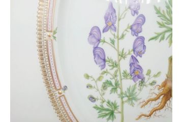 デンマーク　ROYAL COPENHAGEN(ロイヤルコペンハーゲン)　フローラダニカ　375　煌びやかさと淑やかさを兼ね備えた見事なオーバルプレート(金彩、フラワー、ディッシュ、大皿、洋食器、北欧)(R-079051)