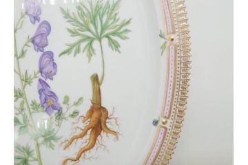 デンマーク　ROYAL COPENHAGEN(ロイヤルコペンハーゲン)　フローラダニカ　375　煌びやかさと淑やかさを兼ね備えた見事なオーバルプレート(金彩、フラワー、ディッシュ、大皿、洋食器、北欧)(R-079051)