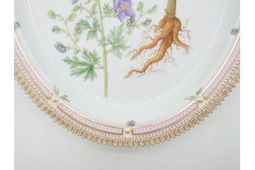 デンマーク　ROYAL COPENHAGEN(ロイヤルコペンハーゲン)　フローラダニカ　375　煌びやかさと淑やかさを兼ね備えた見事なオーバルプレート(金彩、フラワー、ディッシュ、大皿、洋食器、北欧)(R-079051)