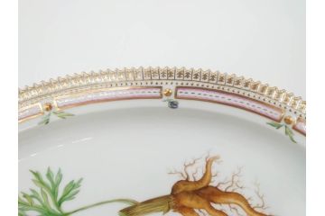 デンマーク　ROYAL COPENHAGEN(ロイヤルコペンハーゲン)　フローラダニカ　375　煌びやかさと淑やかさを兼ね備えた見事なオーバルプレート(金彩、フラワー、ディッシュ、大皿、洋食器、北欧)(R-079051)