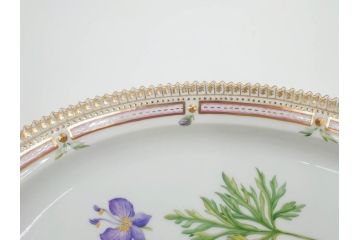 デンマーク　ROYAL COPENHAGEN(ロイヤルコペンハーゲン)　フローラダニカ　375　煌びやかさと淑やかさを兼ね備えた見事なオーバルプレート(金彩、フラワー、ディッシュ、大皿、洋食器、北欧)(R-079051)