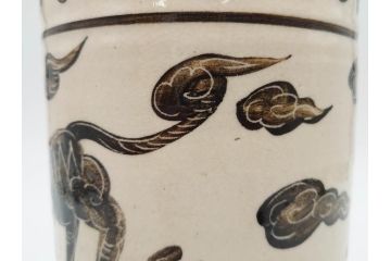 時代物　松景銘　麒麟に雲図　空駆ける麒麟が印象的な火鉢(陶器、丸火鉢、手あぶり、吉祥文様、霊獣)(R-079052)