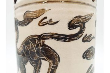 時代物　松景銘　麒麟に雲図　空駆ける麒麟が印象的な火鉢(陶器、丸火鉢、手あぶり、吉祥文様、霊獣)(R-079052)