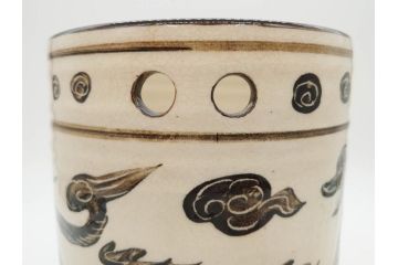 時代物　松景銘　麒麟に雲図　空駆ける麒麟が印象的な火鉢(陶器、丸火鉢、手あぶり、吉祥文様、霊獣)(R-079052)