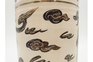 時代物　松景銘　麒麟に雲図　空駆ける麒麟が印象的な火鉢(陶器、丸火鉢、手あぶり、吉祥文様、霊獣)(R-079052)