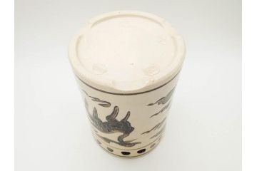 時代物　松景銘　麒麟に雲図　空駆ける麒麟が印象的な火鉢(陶器、丸火鉢、手あぶり、吉祥文様、霊獣)(R-079052)