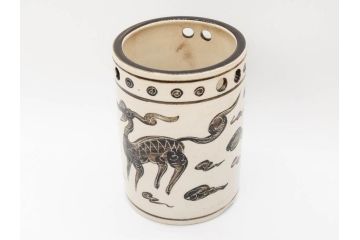 時代物　松景銘　麒麟に雲図　土の温もりを感じる火鉢(陶器、丸火鉢、手あぶり、吉祥文様、霊獣)(R-079053)
