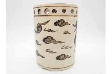 時代物　松景銘　麒麟に雲図　土の温もりを感じる火鉢(陶器、丸火鉢、手あぶり、吉祥文様、霊獣)(R-079053)