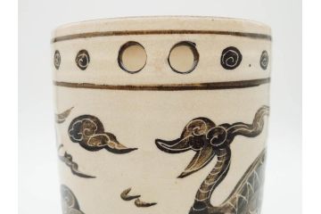 時代物　松景銘　麒麟に雲図　土の温もりを感じる火鉢(陶器、丸火鉢、手あぶり、吉祥文様、霊獣)(R-079053)