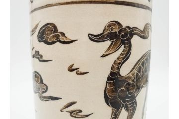 時代物　松景銘　麒麟に雲図　土の温もりを感じる火鉢(陶器、丸火鉢、手あぶり、吉祥文様、霊獣)(R-079053)