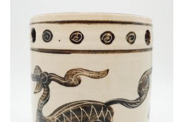 時代物　松景銘　麒麟に雲図　土の温もりを感じる火鉢(陶器、丸火鉢、手あぶり、吉祥文様、霊獣)(R-079053)