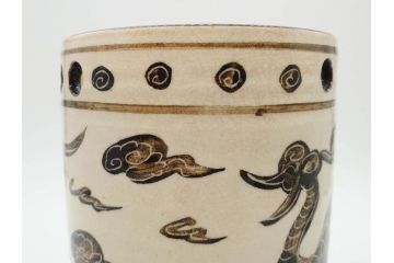 時代物　松景銘　麒麟に雲図　土の温もりを感じる火鉢(陶器、丸火鉢、手あぶり、吉祥文様、霊獣)(R-079053)