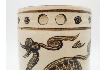 時代物　松景銘　麒麟に雲図　土の温もりを感じる火鉢(陶器、丸火鉢、手あぶり、吉祥文様、霊獣)(R-079053)
