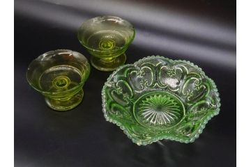 戦前　昭和初期　プレスガラス　ウランガラス　ノスタルジックなデザインが魅力的なフリル皿&氷コップ2客(かき氷カップ、ガラス食器、デザートカップ、硝子、和ガラス、レース)(R-079055)
