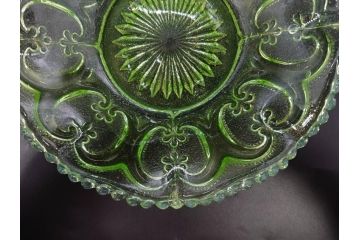 戦前　昭和初期　プレスガラス　ウランガラス　ノスタルジックなデザインが魅力的なフリル皿&氷コップ2客(かき氷カップ、ガラス食器、デザートカップ、硝子、和ガラス、レース)(R-079055)