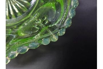 戦前　昭和初期　プレスガラス　ウランガラス　ノスタルジックなデザインが魅力的なフリル皿&氷コップ2客(かき氷カップ、ガラス食器、デザートカップ、硝子、和ガラス、レース)(R-079055)