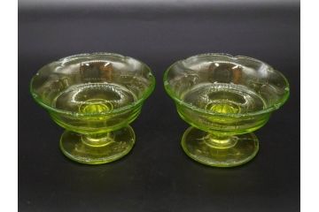 戦前　昭和初期　プレスガラス　ウランガラス　ノスタルジックなデザインが魅力的なフリル皿&氷コップ2客(かき氷カップ、ガラス食器、デザートカップ、硝子、和ガラス、レース)(R-079055)