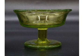 戦前　昭和初期　プレスガラス　ウランガラス　ノスタルジックなデザインが魅力的なフリル皿&氷コップ2客(かき氷カップ、ガラス食器、デザートカップ、硝子、和ガラス、レース)(R-079055)