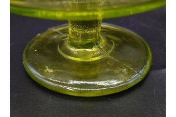 戦前　昭和初期　プレスガラス　ウランガラス　ノスタルジックなデザインが魅力的なフリル皿&氷コップ2客(かき氷カップ、ガラス食器、デザートカップ、硝子、和ガラス、レース)(R-079055)