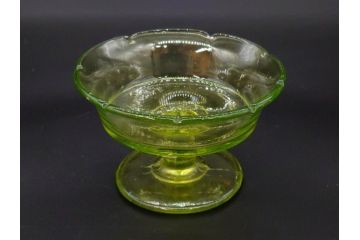 戦前　昭和初期　プレスガラス　ウランガラス　ノスタルジックなデザインが魅力的なフリル皿&氷コップ2客(かき氷カップ、ガラス食器、デザートカップ、硝子、和ガラス、レース)(R-079055)