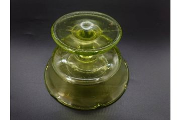 戦前　昭和初期　プレスガラス　ウランガラス　ノスタルジックなデザインが魅力的なフリル皿&氷コップ2客(かき氷カップ、ガラス食器、デザートカップ、硝子、和ガラス、レース)(R-079055)
