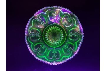戦前　昭和初期　プレスガラス　ウランガラス　ノスタルジックなデザインが魅力的なフリル皿&氷コップ2客(かき氷カップ、ガラス食器、デザートカップ、硝子、和ガラス、レース)(R-079055)
