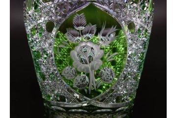 ドイツ　マイセン　Meissen　クリスタル　美しいグリーンの色被せガラスと繊細なカッティングに見惚れる花瓶(バラ、薔薇、ローズ、花生、花入、花器、フラワーベース、カットガラス)(R-079056)