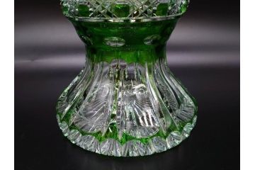 ドイツ　マイセン　Meissen　クリスタル　美しいグリーンの色被せガラスと繊細なカッティングに見惚れる花瓶(バラ、薔薇、ローズ、花生、花入、花器、フラワーベース、カットガラス)(R-079056)