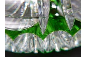 ドイツ　マイセン　Meissen　クリスタル　美しいグリーンの色被せガラスと繊細なカッティングに見惚れる花瓶(バラ、薔薇、ローズ、花生、花入、花器、フラワーベース、カットガラス)(R-079056)